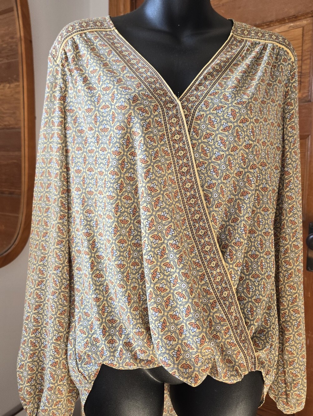 Max Studio Art Deco Maize Floral Medallion Surplive Wrap Blouse Medium
